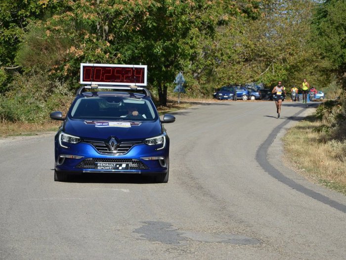Το εντυπωσιακό Renault Megane οδήγησε τους δρομείς στον τερματισμό