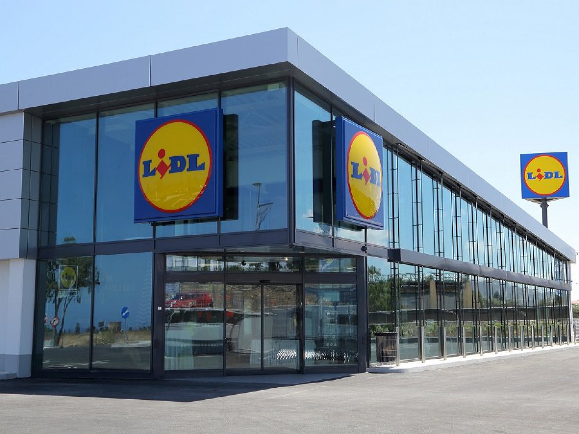 Лидл польша. Магазин Лидл в Германии. Супермаркет Лидл. Lidl во Франции. Лидл Чехия.