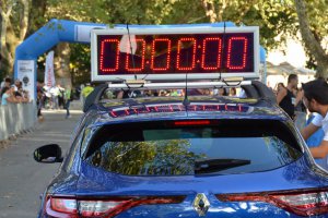 Το εντυπωσιακό Renault Megane οδήγησε τους δρομείς στον τερματισμό