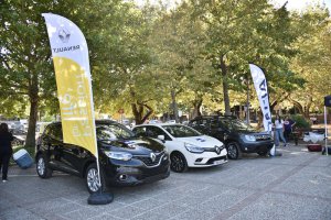 Το εντυπωσιακό Renault Megane οδήγησε τους δρομείς στον τερματισμό