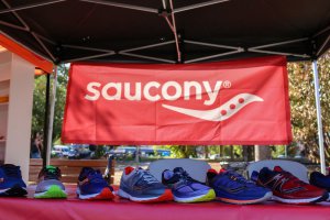 Η Saucony στήριξε τον Γύρο Λίμνης, οι δρομείς γνώρισαν τα νέα της μοντέλα