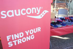 Η Saucony στήριξε τον Γύρο Λίμνης, οι δρομείς γνώρισαν τα νέα της μοντέλα
