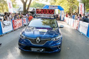 Το εντυπωσιακό Renault Megane οδήγησε τους δρομείς στον τερματισμό