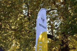 Το εντυπωσιακό Renault Megane οδήγησε τους δρομείς στον τερματισμό