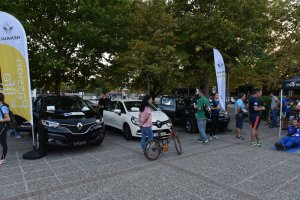 Το εντυπωσιακό Renault Megane οδήγησε τους δρομείς στον τερματισμό